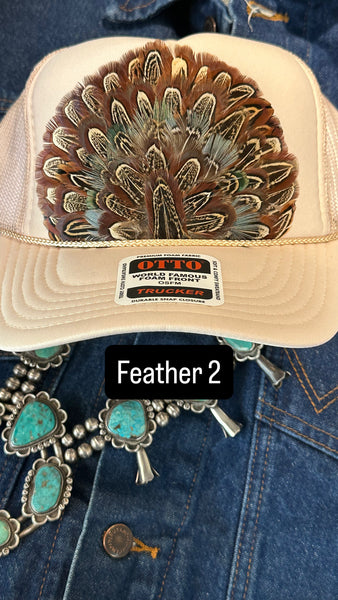 CREAM FEATHER TRUCKER HAT