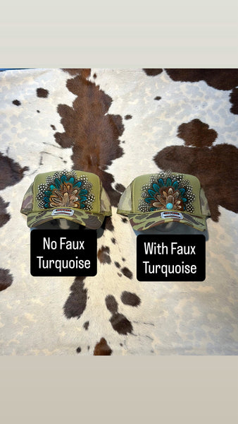 GREEN CAMO CAMOUFLAGE FEATHER TRUCKER HAT