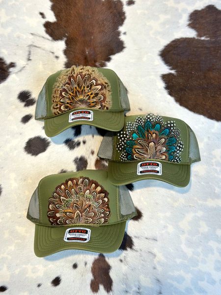 GREEN FEATHER TRUCKER HAT