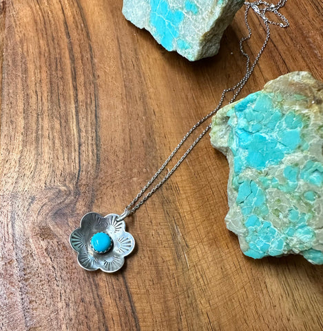 STERLING SILVER KINGMAN TURQUOISE FLOWER NECKLACE